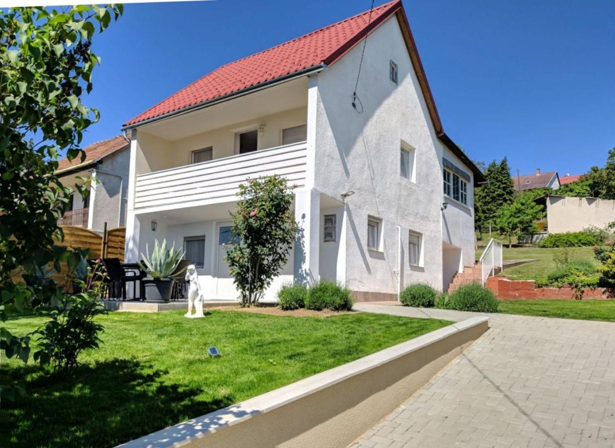 Eleven Apartman House Keszthely Exterior foto